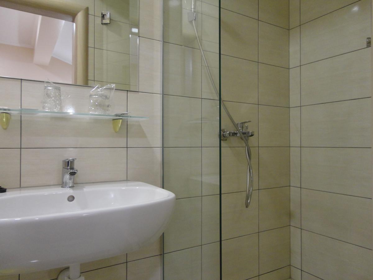 Prenociste "Magnus" Bed and Breakfast Slavonski Brod Exteriör bild