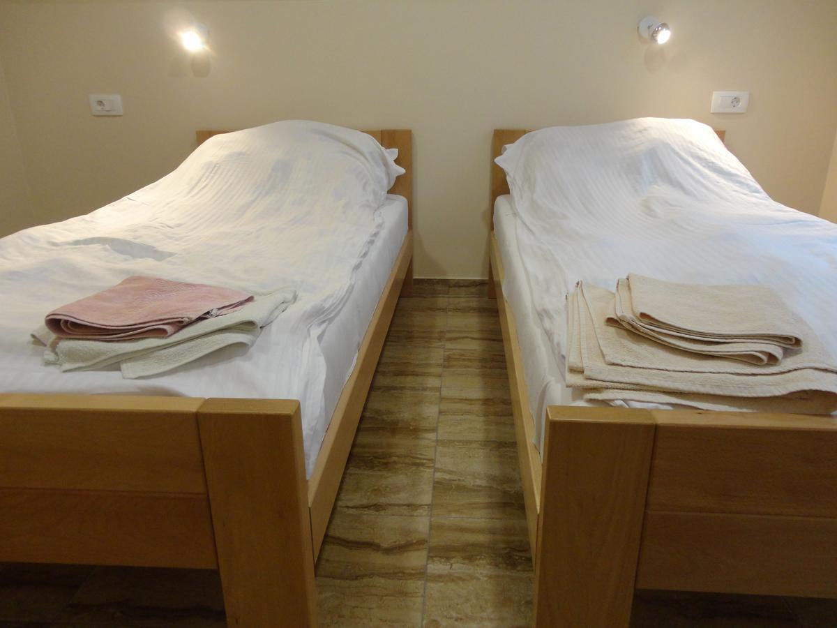 Prenociste "Magnus" Bed and Breakfast Slavonski Brod Exteriör bild
