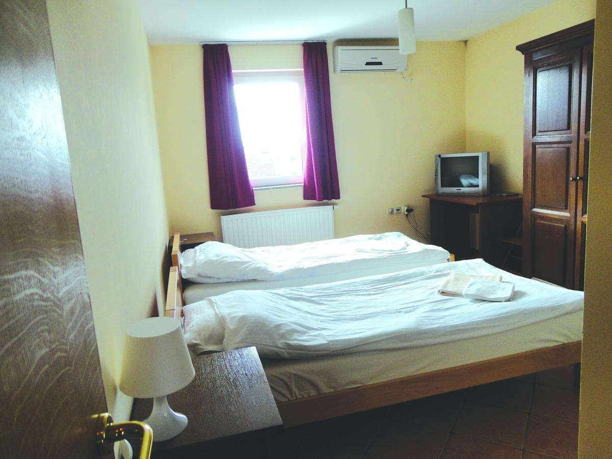 Prenociste "Magnus" Bed and Breakfast Slavonski Brod Exteriör bild