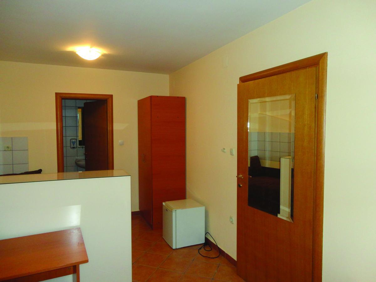 Prenociste "Magnus" Bed and Breakfast Slavonski Brod Exteriör bild