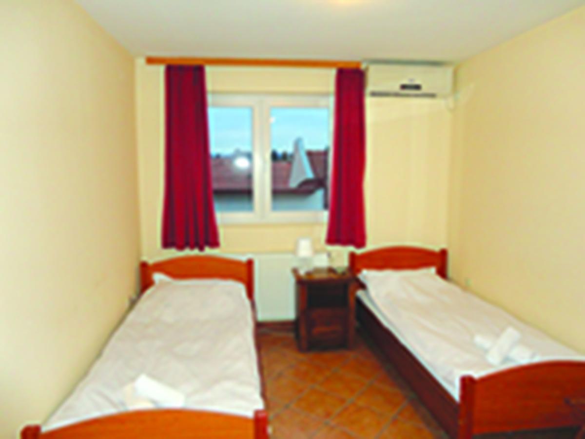 Prenociste "Magnus" Bed and Breakfast Slavonski Brod Exteriör bild