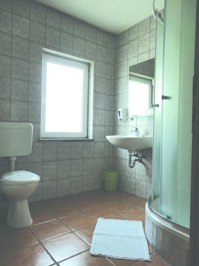 Prenociste "Magnus" Bed and Breakfast Slavonski Brod Exteriör bild