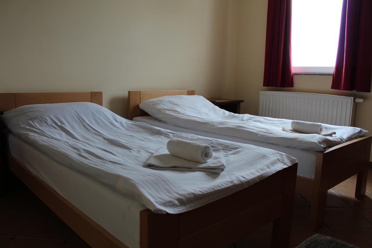Prenociste "Magnus" Bed and Breakfast Slavonski Brod Exteriör bild