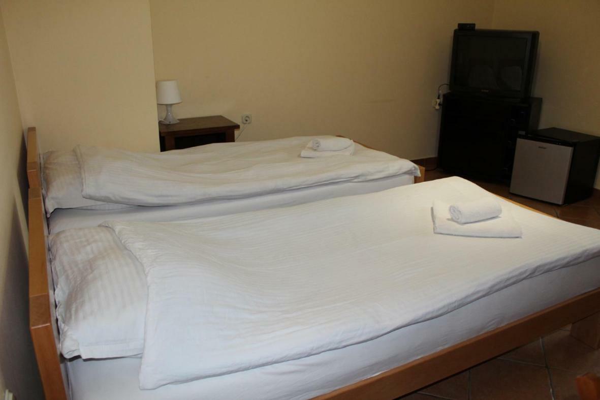 Prenociste "Magnus" Bed and Breakfast Slavonski Brod Exteriör bild