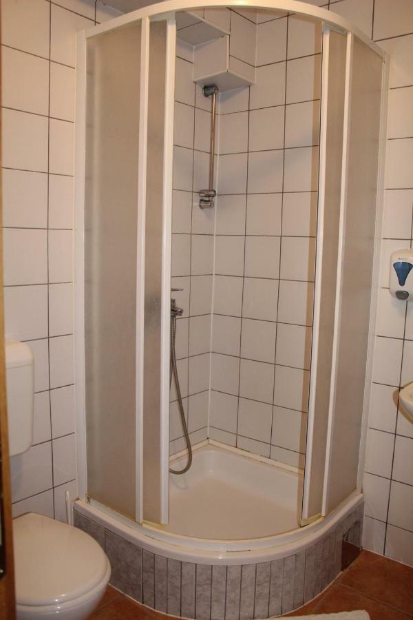 Prenociste "Magnus" Bed and Breakfast Slavonski Brod Exteriör bild