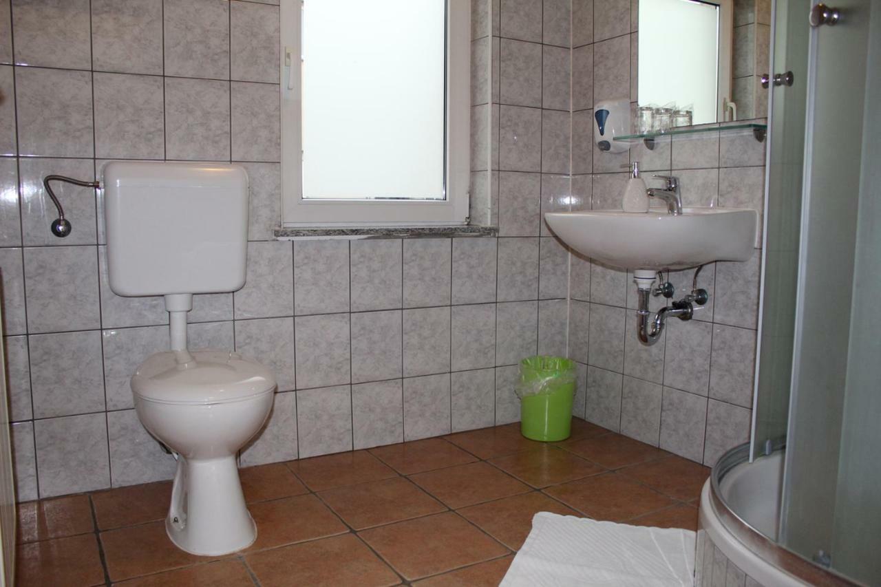 Prenociste "Magnus" Bed and Breakfast Slavonski Brod Exteriör bild