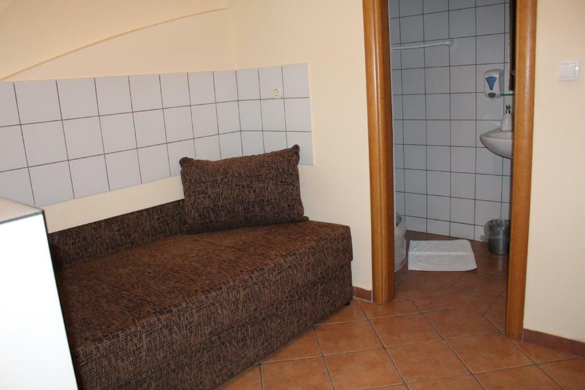 Prenociste "Magnus" Bed and Breakfast Slavonski Brod Exteriör bild