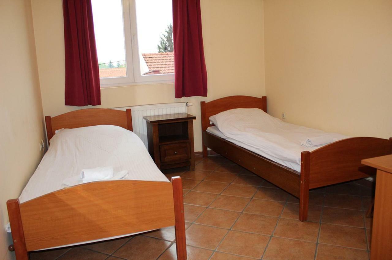 Prenociste "Magnus" Bed and Breakfast Slavonski Brod Exteriör bild